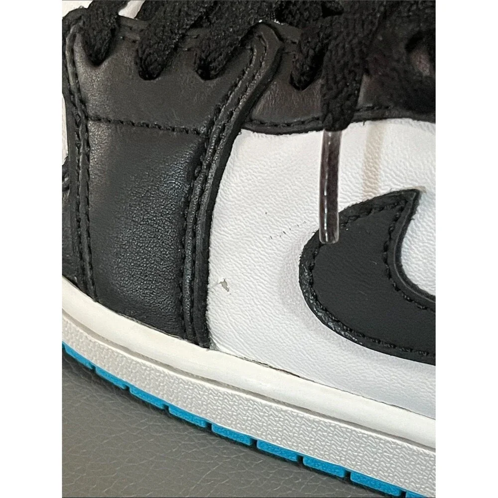 Jordan 1 low men’s 8/women's 9.5